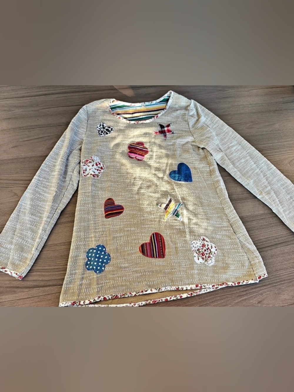 Long Sleeve Graphic Top in Cream & Multicolor Like New
